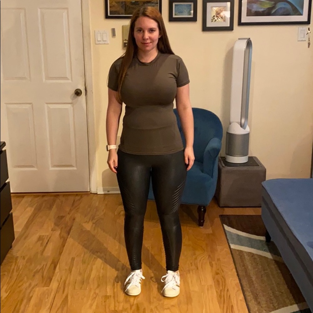 Under Armour compression heat gear workout shirt - Picture 5 of 9